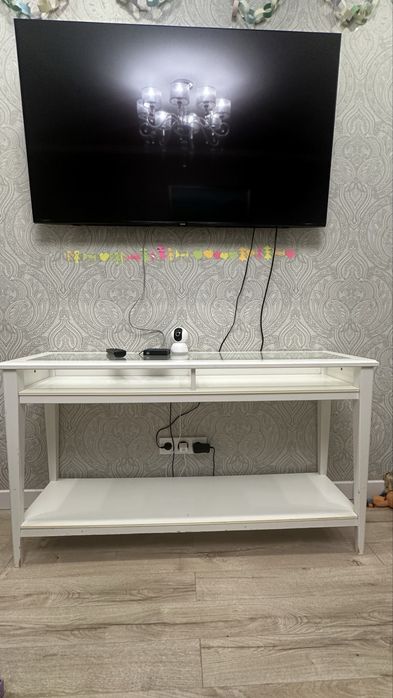 Продаю консоль IKEA LIATORP (икеа), белая