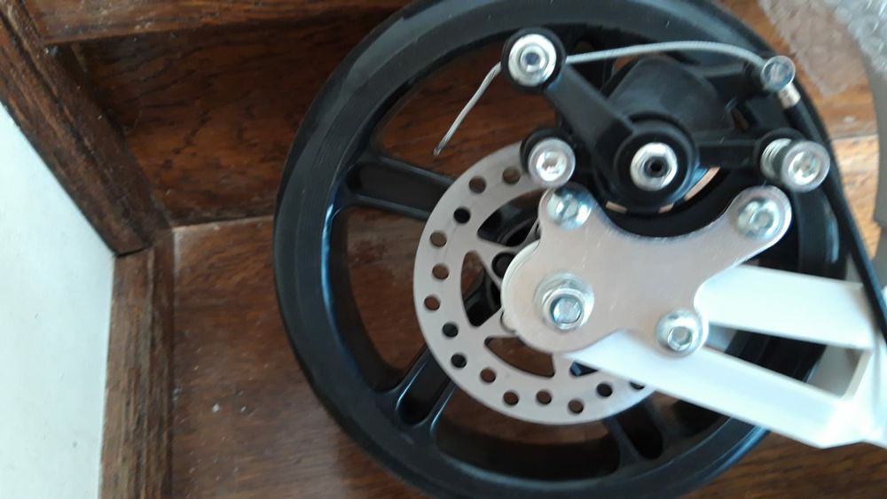 Trotineta adulti 2 amortizoare. Frana de mana. 100 kg. Noua!