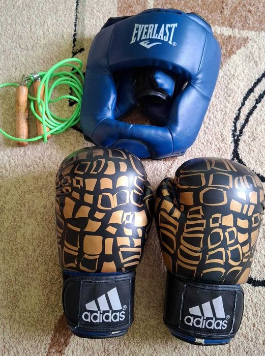 Продам боксерские шлем и перчатки