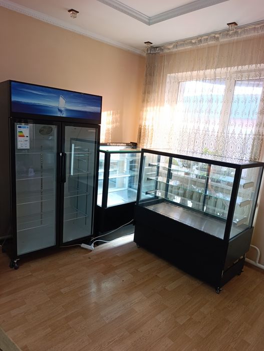 Холодильник витриный