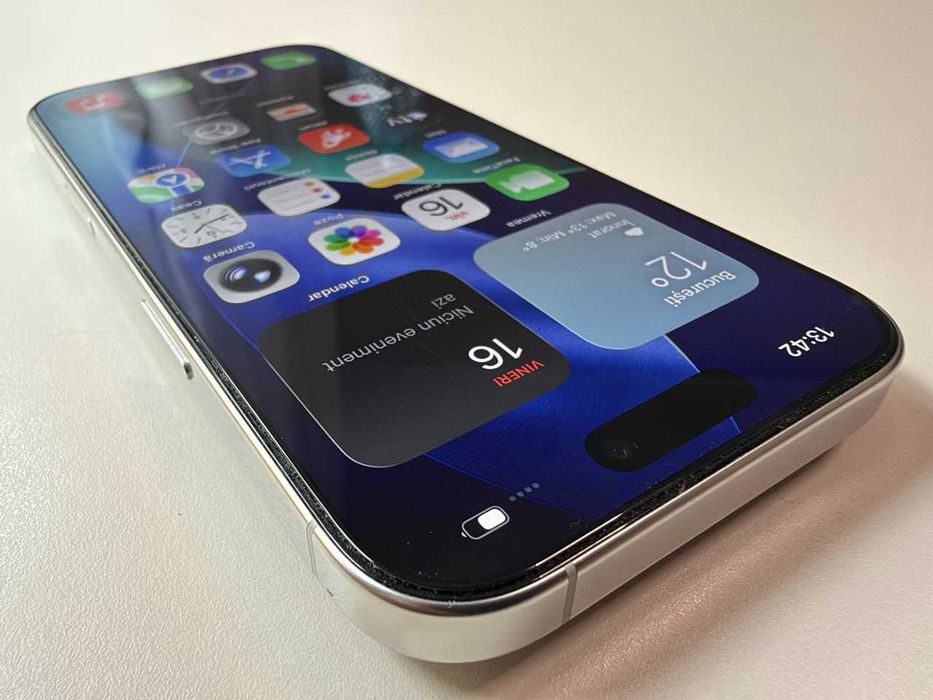  Apple / iPhone 16 Pro 128 Gb / White Titanium