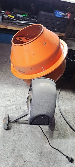 Продам бетономешалку 63 л