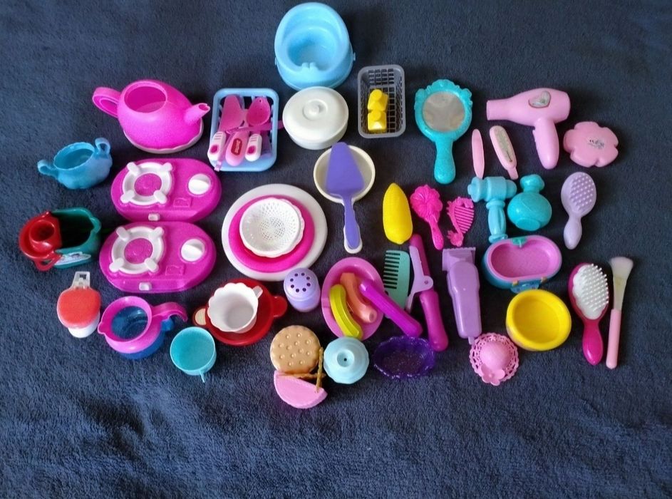 Продам пакет игрушек для девочки в хорошем состоянии.