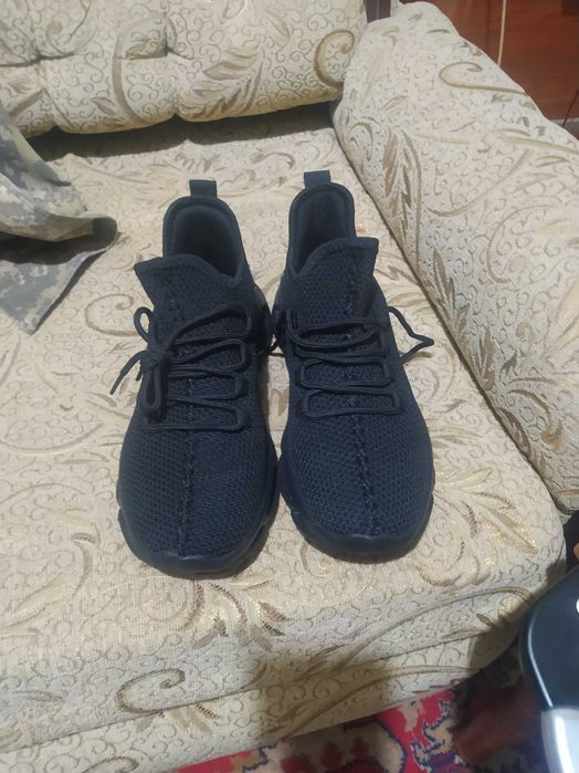 Продам  кроссовки  40  размер