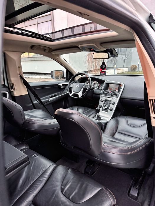 Volvo Xc60 R AWD 4x4 2.4 205Cp Camera R Pano City Safety Portbagaj El