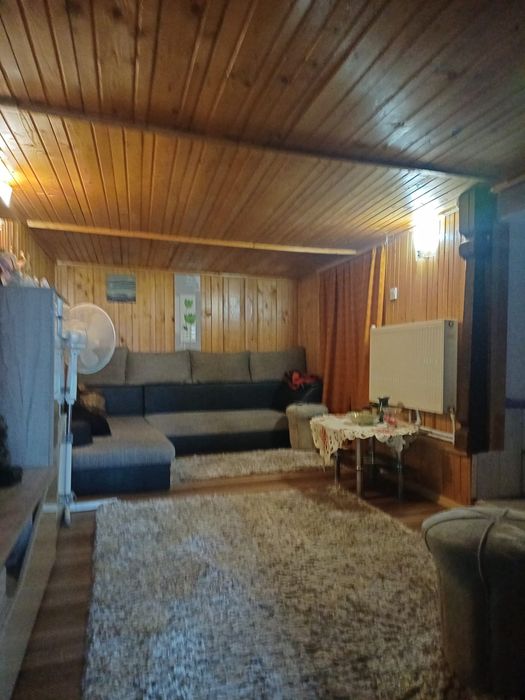 Casa de vanzare 5 camere Moinesti