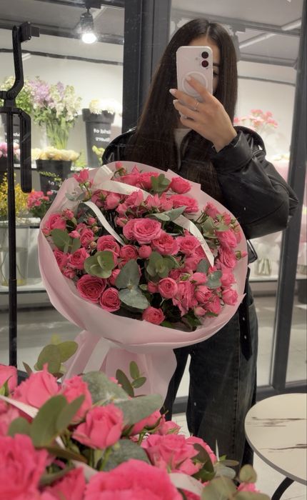 Свежие кустовые розы
