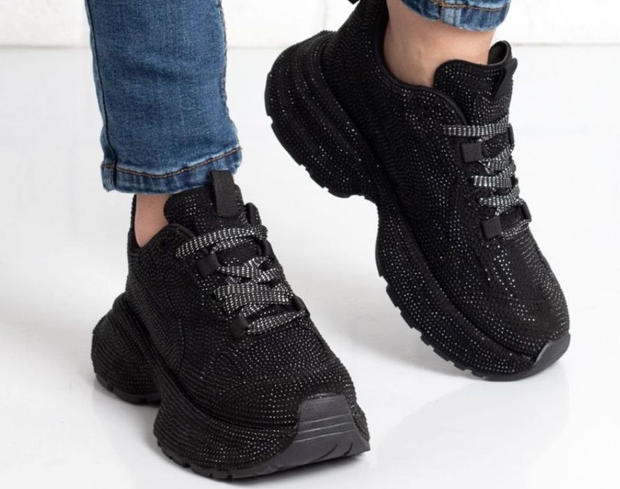 Дамски черни маратонки