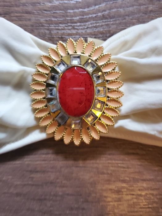 Страхотен бански Victoria Secret с брошка Размер S.