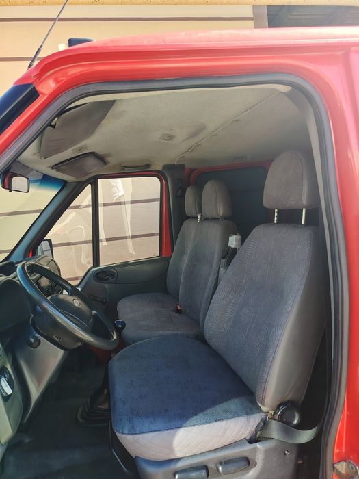 Ford avto mashinasi sotiladi