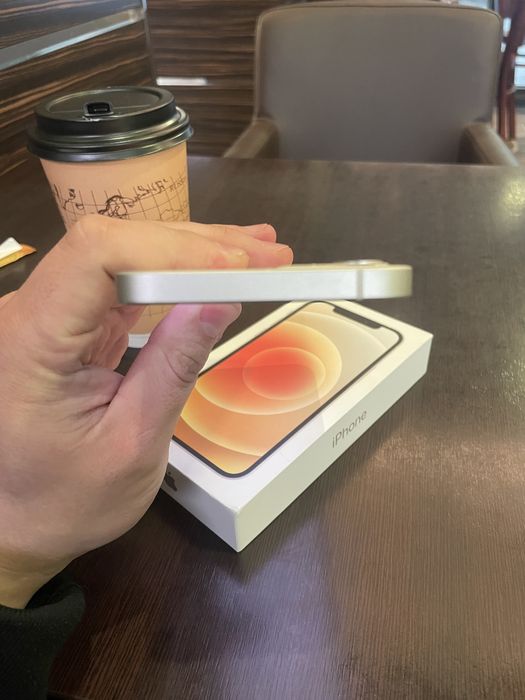 iPhone 12/64гб без ремонта