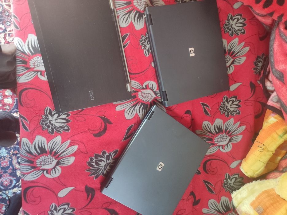 Laptopuri, boxe,mouse și 2 joistik-uri