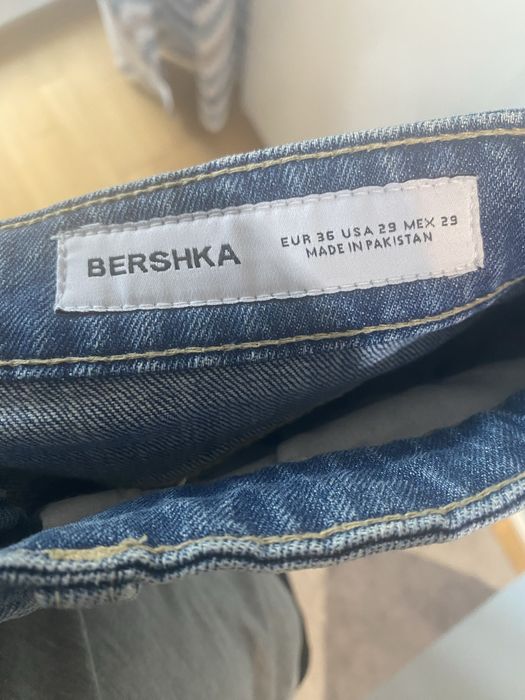 Blugi Flared Bershka Marimea 36