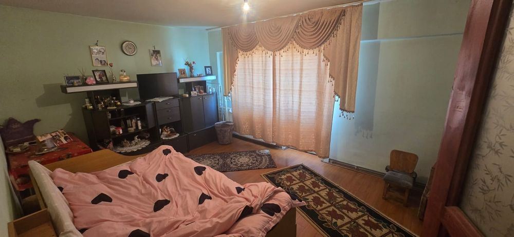 Apartament 3 camere de vanzare