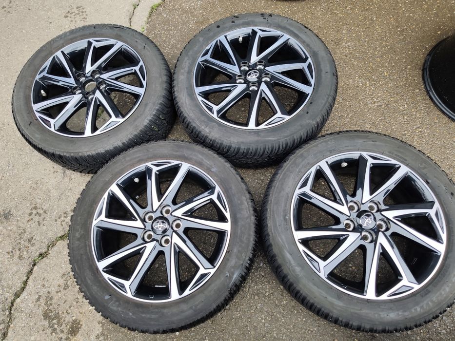 16" оригинални алуминиеви джанти за Toyota Yaris hybrid.