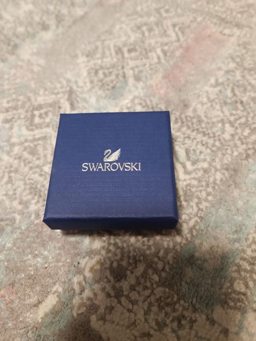 Vand butoni noi Swarovski argint