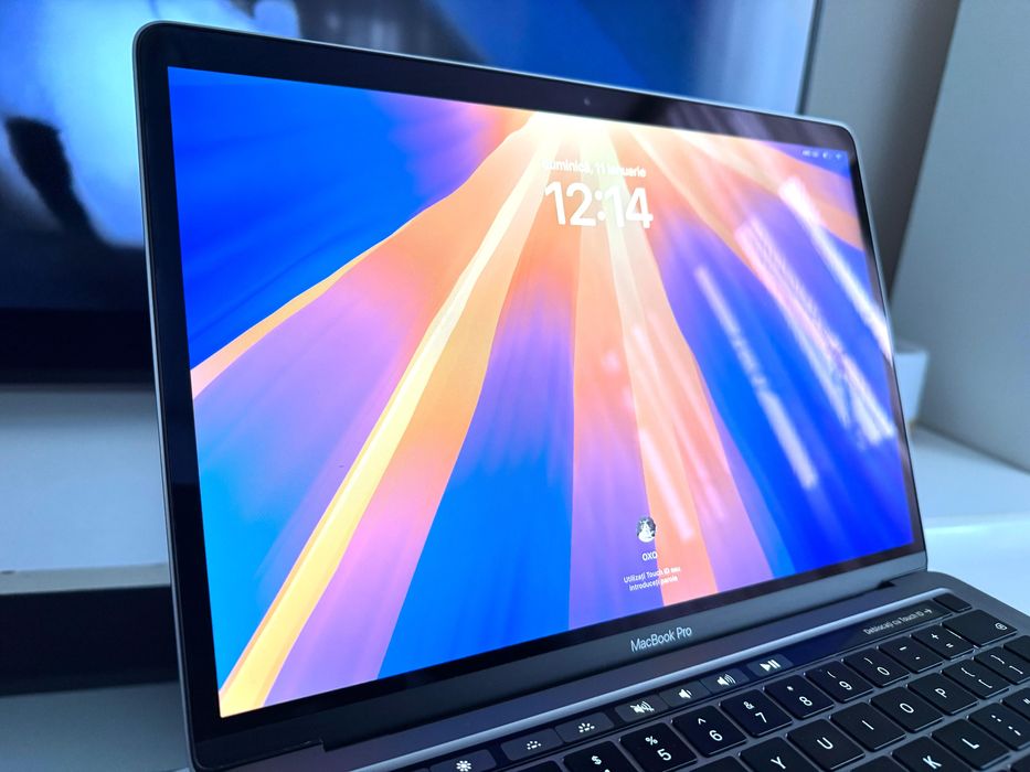MacBook Pro 13″ 2020 Apple M1, 8GB RAM, 256GB SSD Utilizat 98