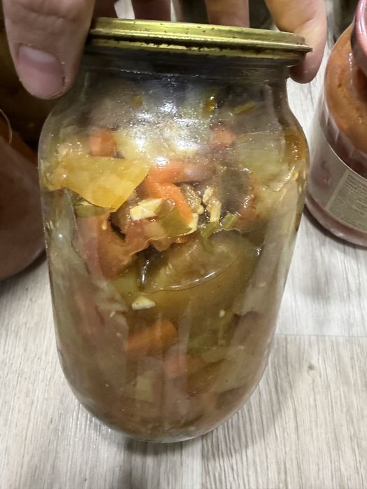 Продам соленья огурцы салаты