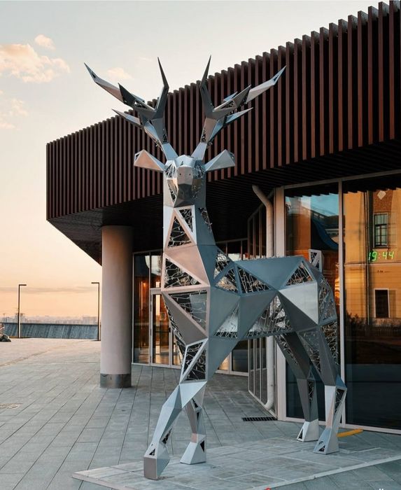 Полигональная олень