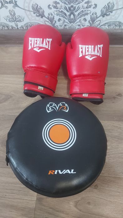 Перчатки боксёрские
