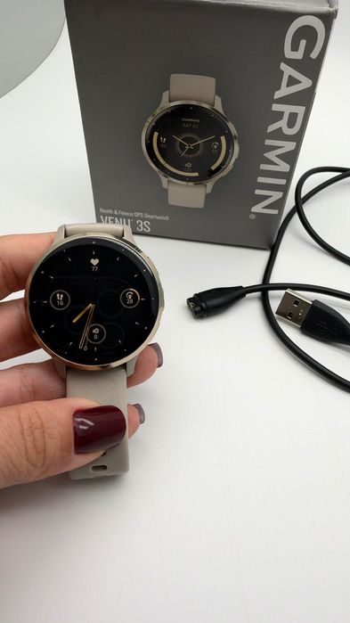 Часовник Garmin Venu 3S смарт лек часовник