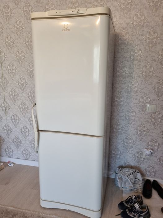 Холодильник Indesit