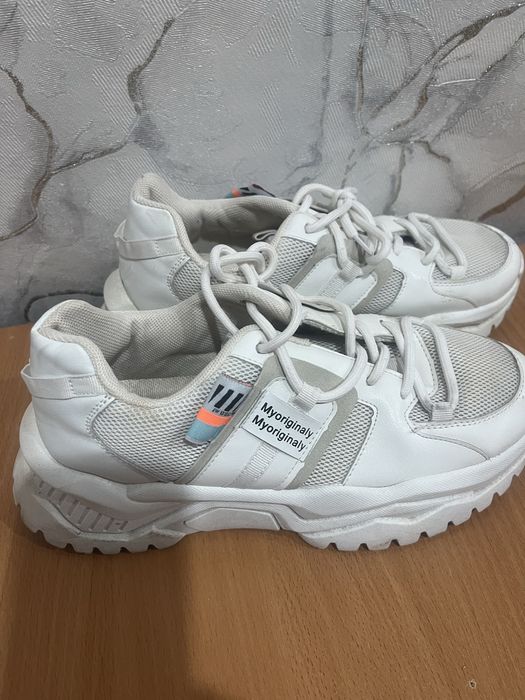 Продам кроссовки