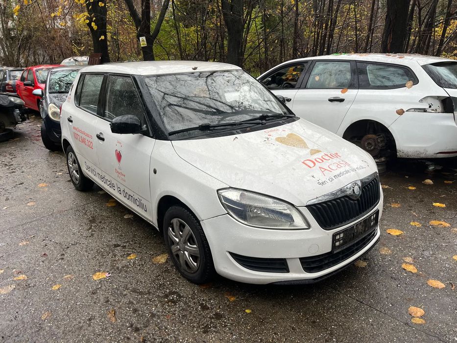 Dezmembrez Skoda Fabia 2 facelift alb 2011 benzina