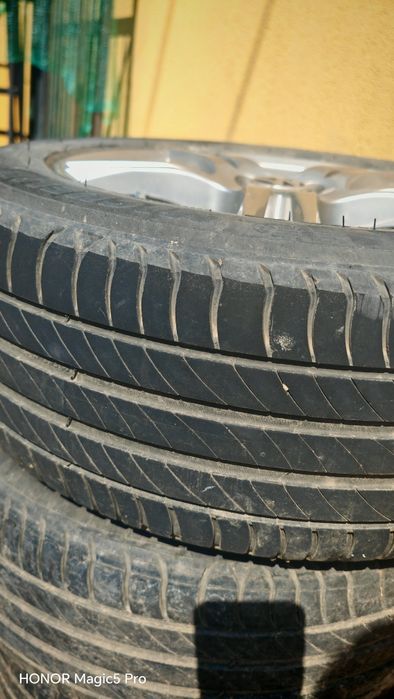 Set Jante aliaj cu anvelopa Passat B6 + 1 cadou cu anvelopa iarna