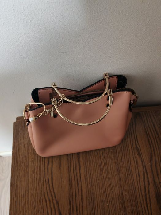 Poseta noua de vanzare