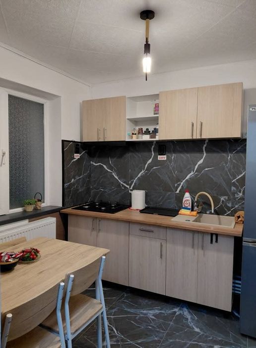 Inchiriez casuta recent renovata