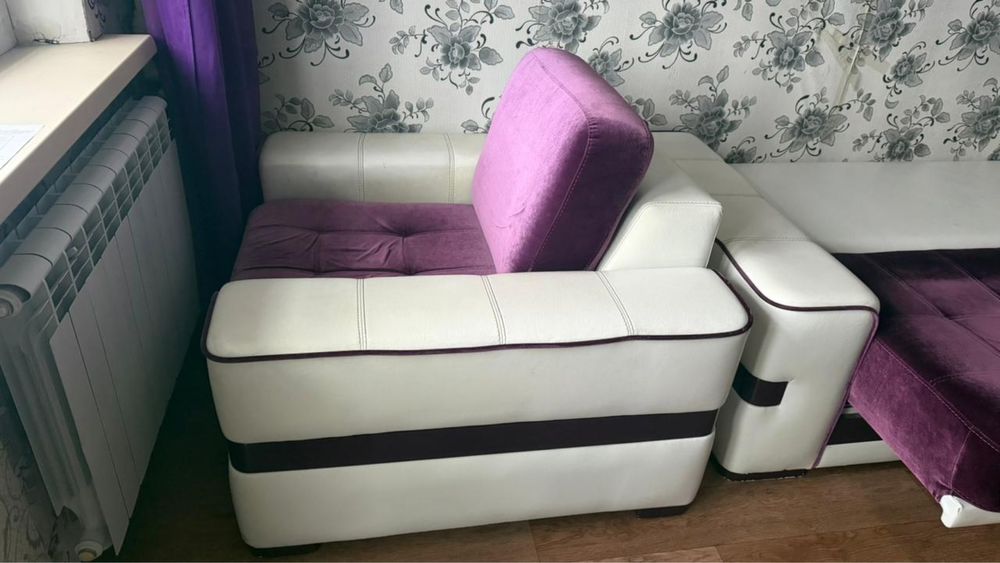 Продается диван и два кресла