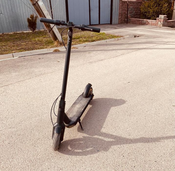 Электро самокат в хорошем состоянии