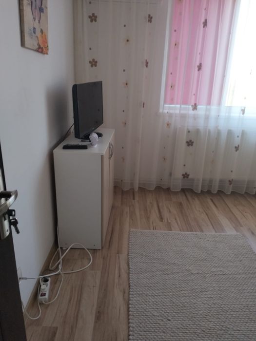 Inchiriez apartament cu 3 camere