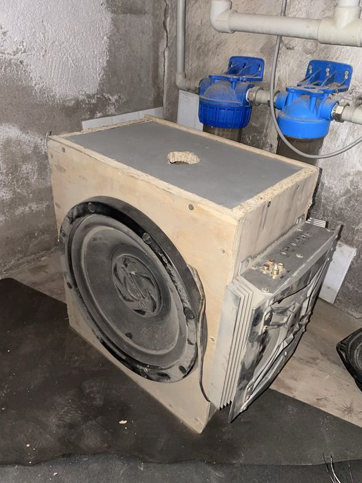 Продам Сабвуфер с усилком
