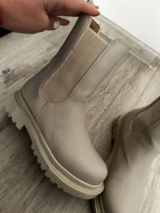 Бежови кожени Боти