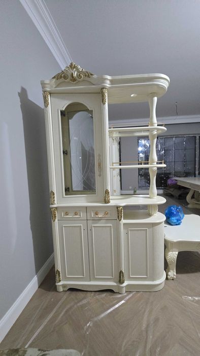 продам сервант из дорого материала