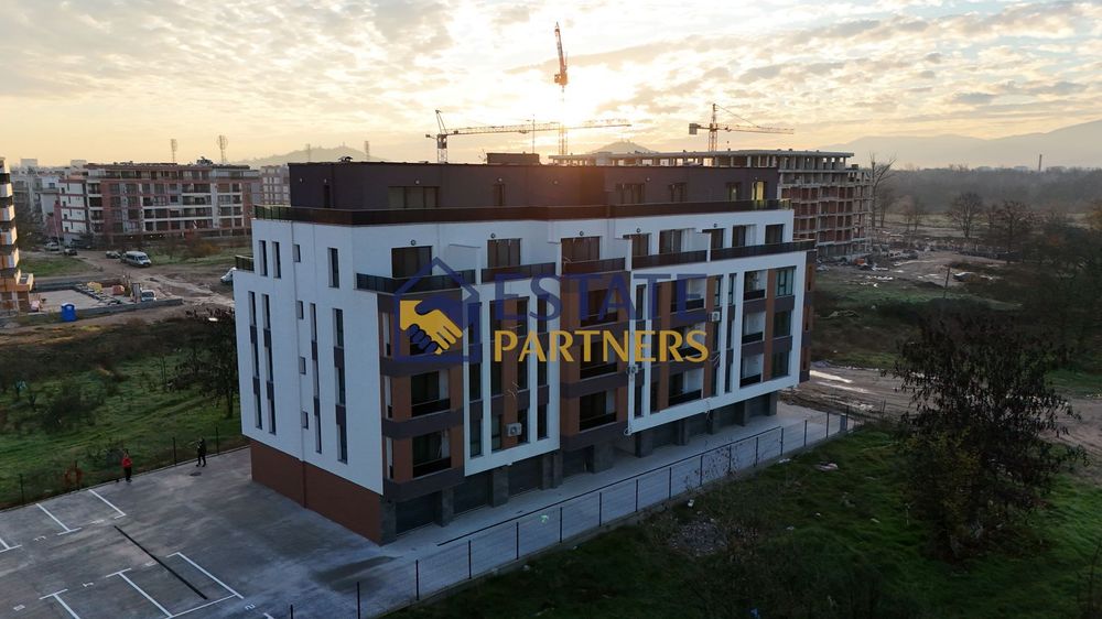 Продава се Тристаен апартамент в Пловдив, Марица Север - 131 кв.м за 765 €/кв.м - Снимка #2