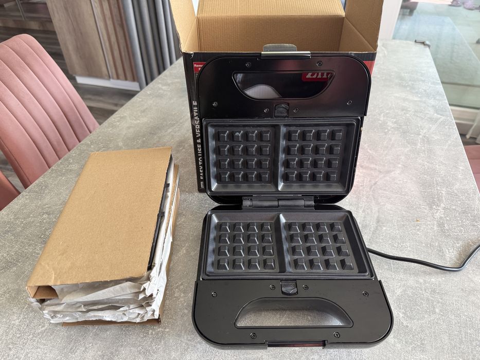 Sandwich Maker 5 în 1, Putere 800W, 5 Seturi de Plăci Detașabile, Înveliș Antiaderent, Negru/Inox