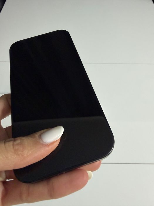 Iphone 15 128 GB и слушалки Airpods 3