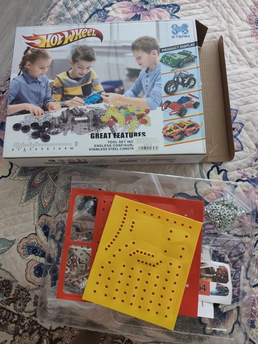 Продам игрушку- конструктор