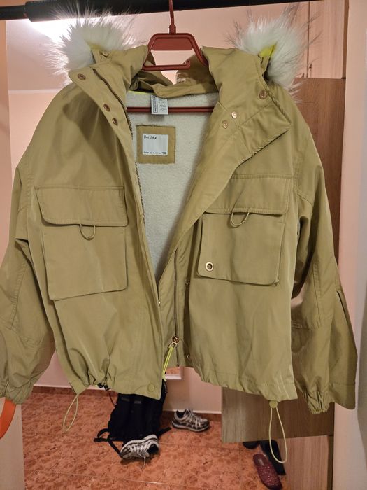 Зимно и пролетно/есенно яке Bershka размер М с махаща си подплата