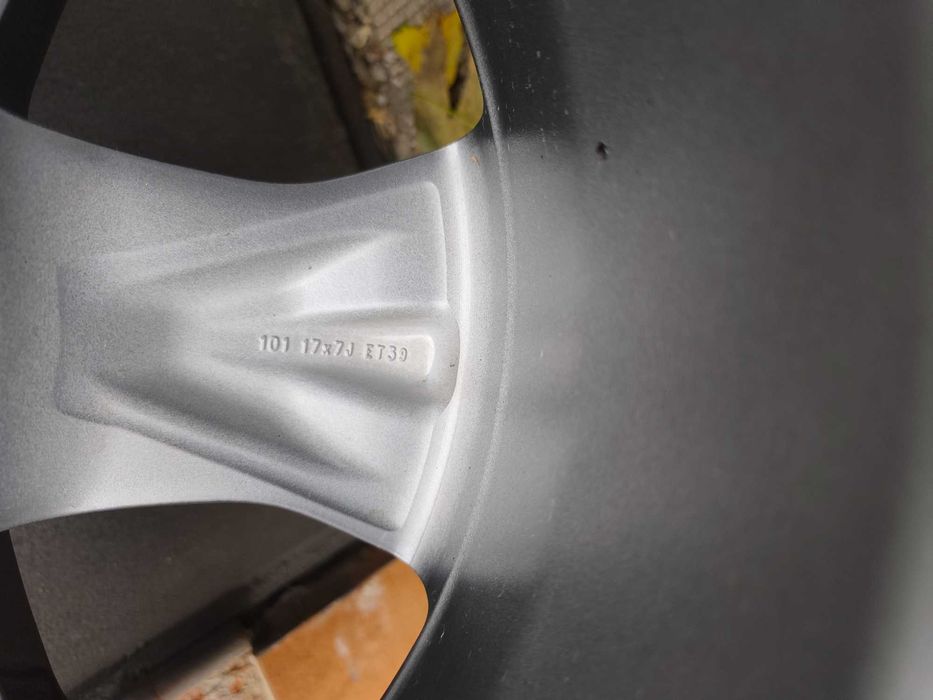ОРИГИНАЛНИ джанти със зимни гуми 17 ' TOYOTA RAV 4 / Тойота РАВ 4 5x114,3 60,1 ET39
