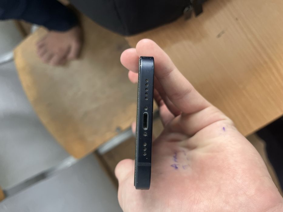 Продам Iphone 12