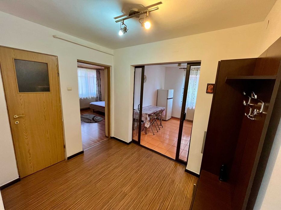 Inchiriez apartament mobilat si utilat cu loc de parcare in Cetate zona bulevard