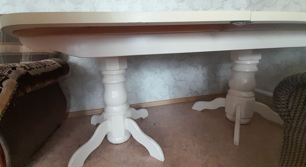 Продам стол деревянный