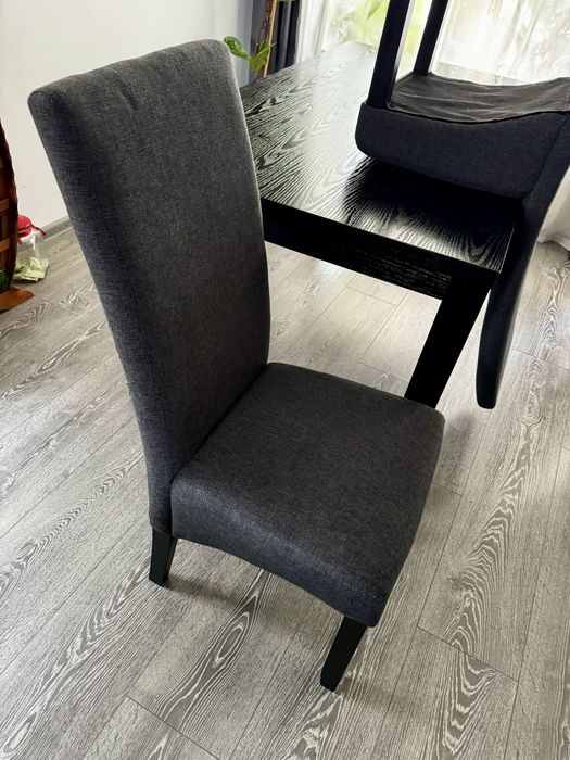 Masa din lemn masiv, neagra 170 x 90 x 78 cm cu scaune tapitate