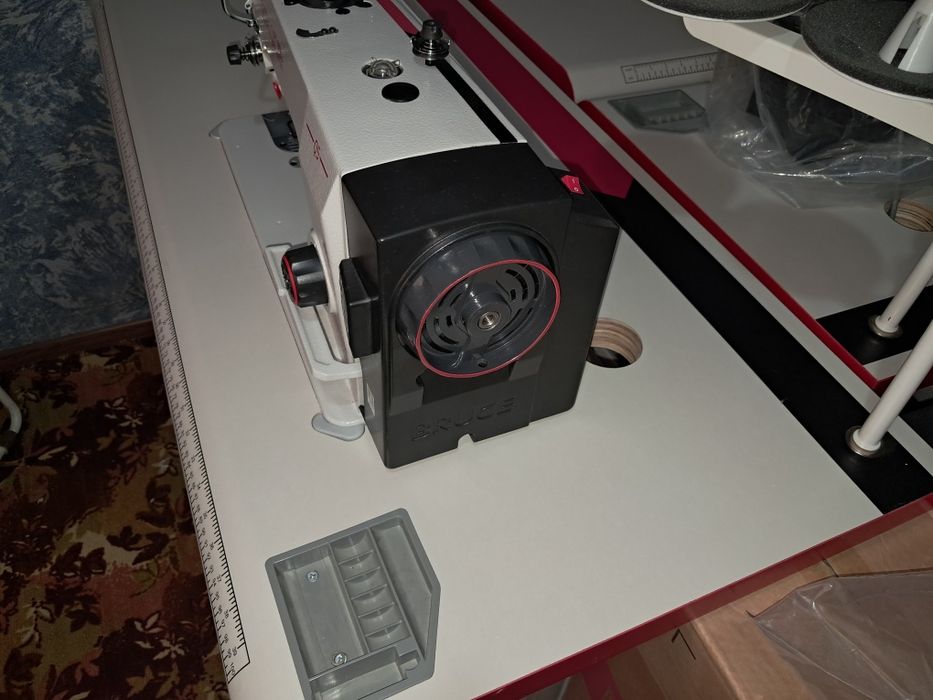 Швейная машина BRUCE  model Q5, прямая строчка машина совершено новая.