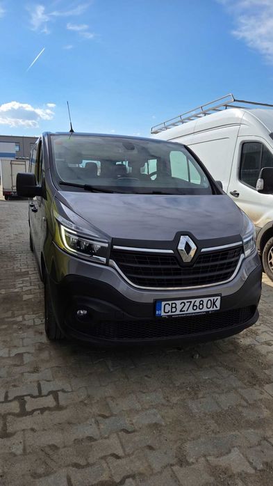 Пътнически бус под наем Автоматик 8 Местен Дълга база Цена от 59.99€