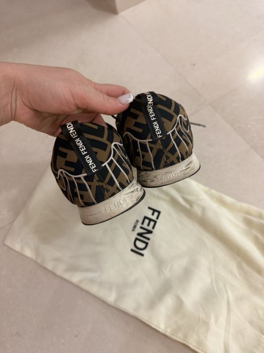 Оригинални сникърси на Fendi